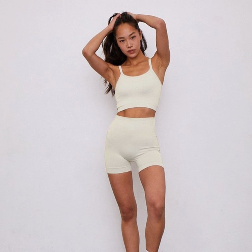 SOLD OUT SET ACTIVE oat milk biker shorts xs